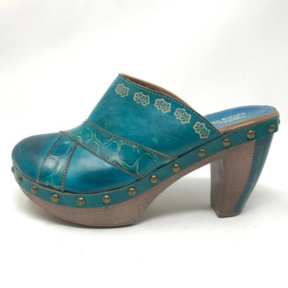 Spring Step Clogs!